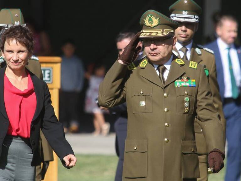 Tohá señala que reunión con Yáñez fue para aclararle el respaldo del Gobierno y pidió que esto «no se confunda con el debate político»