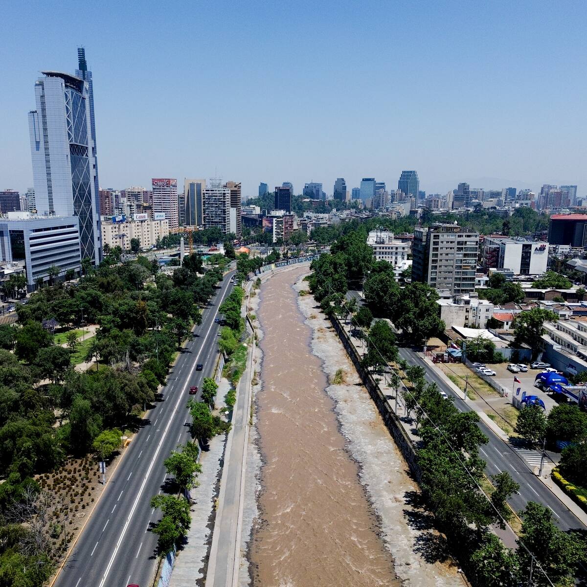 Así se recuperó el río Mapocho y se crearon más de 40 kilómetros de espacios públicos en la RM