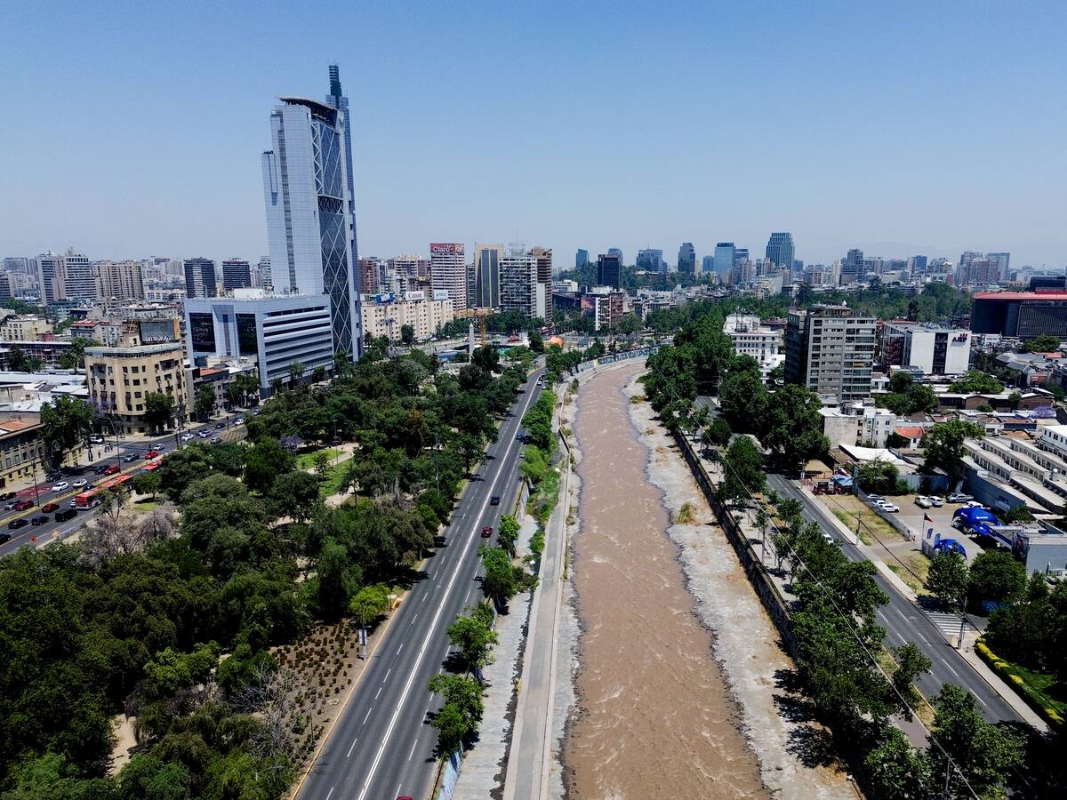 Cruda imagen en vivo incomoda a animadores de matinal de CHV durante operativo en el río Mapocho