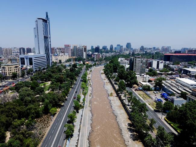 Cruda imagen en vivo incomoda a animadores de matinal de CHV durante operativo en el río Mapocho