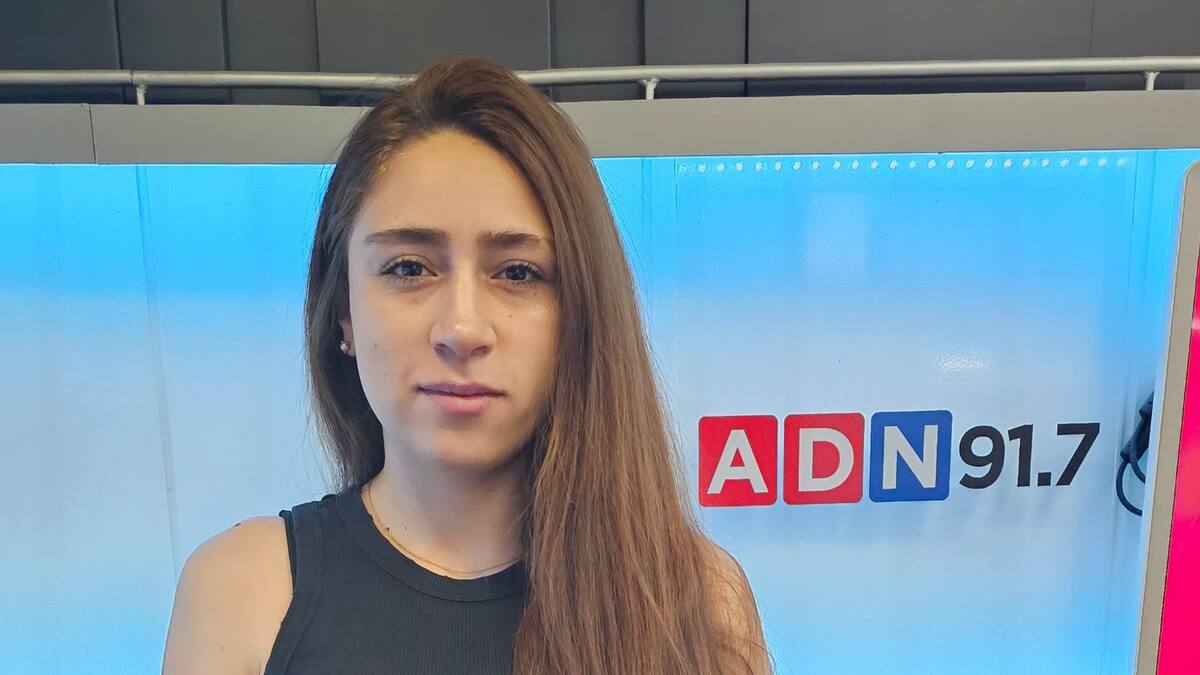 “Esto te va a seguir pasando si sigues hablando”: Excarabinera Ilaisa Henríquez denuncia hackeo de tu teléfono en plena entrevista