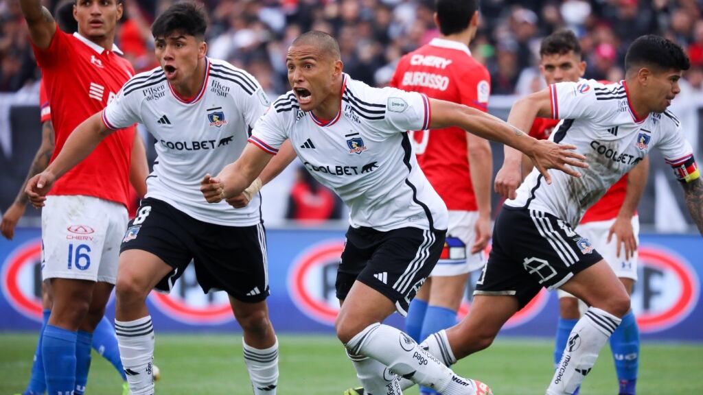 Colo Colo logra una épica victoria sobre la UC y se mantiene en la pelea por el título del Campeonato Nacional 2023