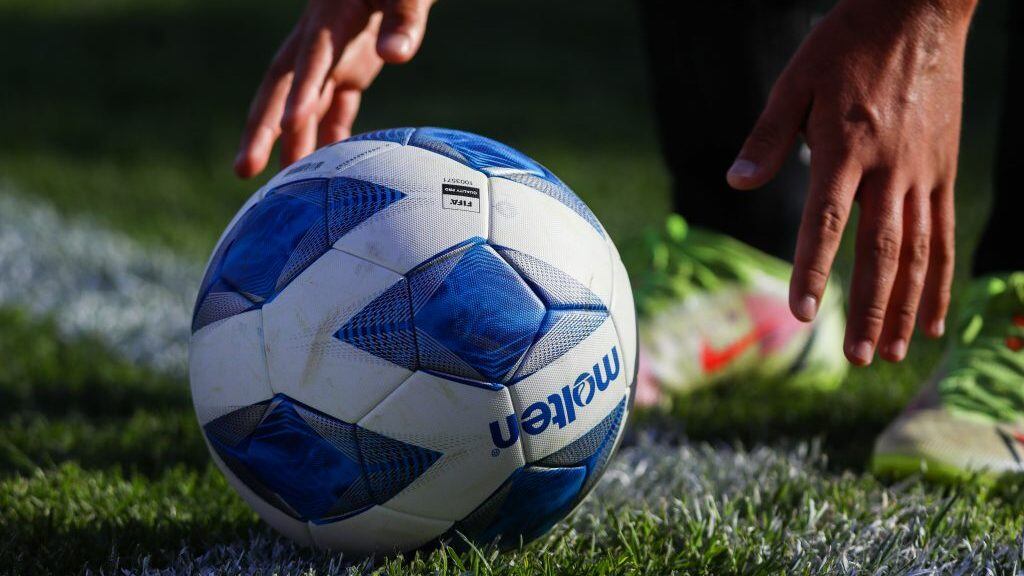 05 DE FEBRERO DE 2022/SANTIAGONueva pelota Molten del Campeonato 2022, durante el partido valido por la primera fecha del Campeonato Nacional AFP PlanVital 2021, entre Union Espaola y Palestino, disputado en el Estadio Santa Laura.
FOTO: SEBASTIAN ORIA/AGENCIAUNO