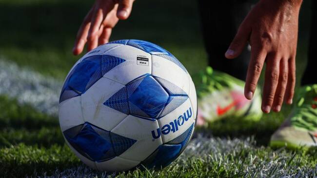 05 DE FEBRERO DE 2022/SANTIAGONueva pelota Molten del Campeonato 2022, durante el partido valido por la primera fecha del Campeonato Nacional AFP PlanVital 2021, entre Union Espaola y Palestino, disputado en el Estadio Santa Laura.
FOTO: SEBASTIAN ORIA/AGENCIAUNO