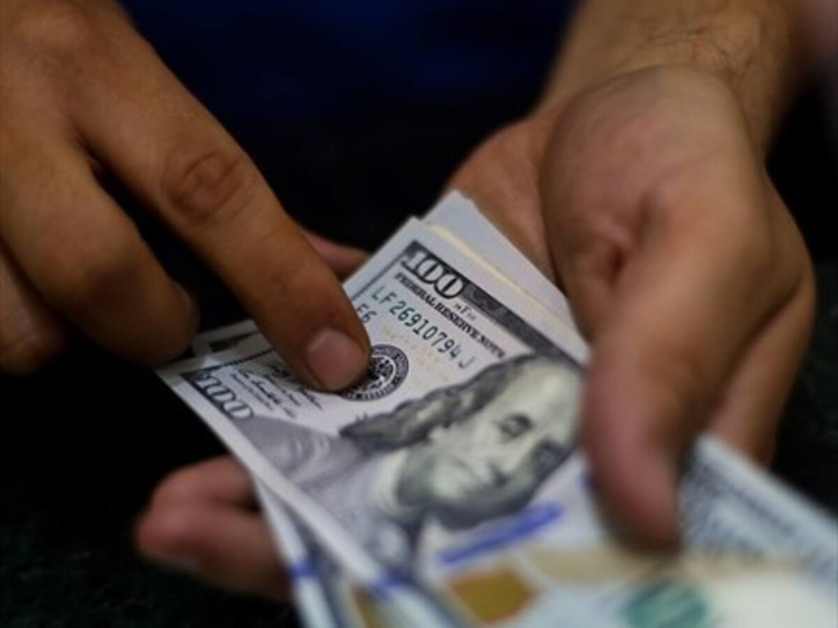 «La tormenta perfecta»: Los factores que explican la explosiva alza del dólar