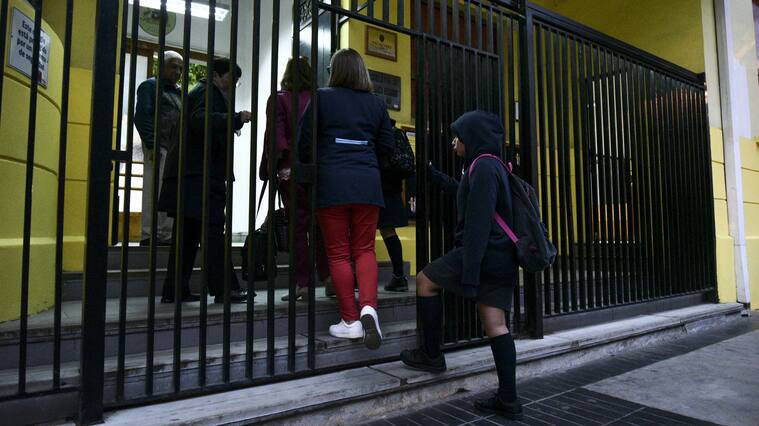 Alumnos sin clases debido a huelga