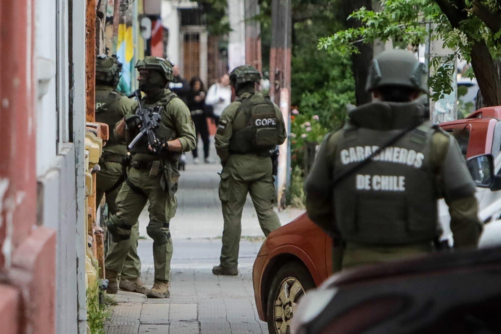 Caos vehicular y disparos: violenta pelea callejera termina con el GOPE buscando a un tirador prófugo
