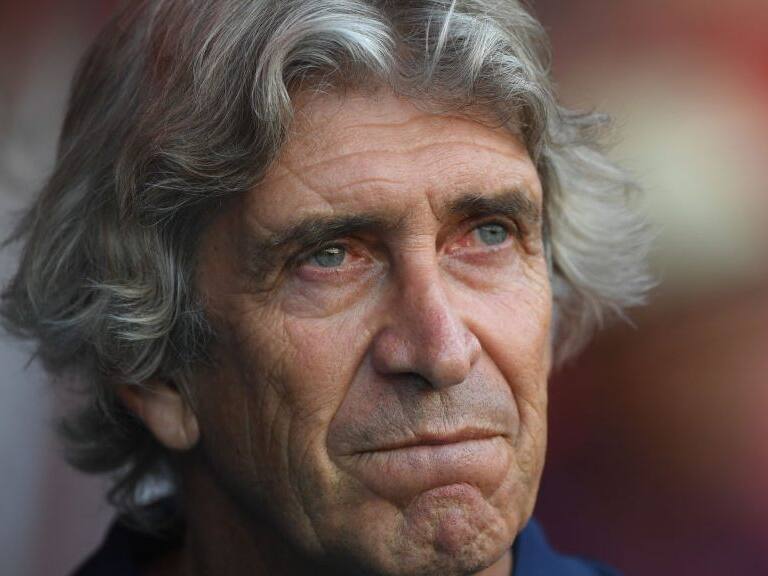 WALSALL, ENGLAND - JULY 25: West Ham manager Manuel Pellegrini looks on during a friendly match between Aston Villa and West Ham United at Banks' Stadium on July 25, 2018 in Walsall, England. (Photo by Stu Forster/Getty Images)