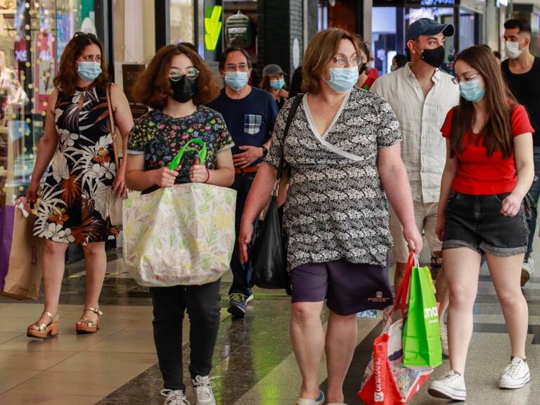 Navidad austera: 44% comprará menos regalos y un 41% gastará menos para las fiestas según la CNC