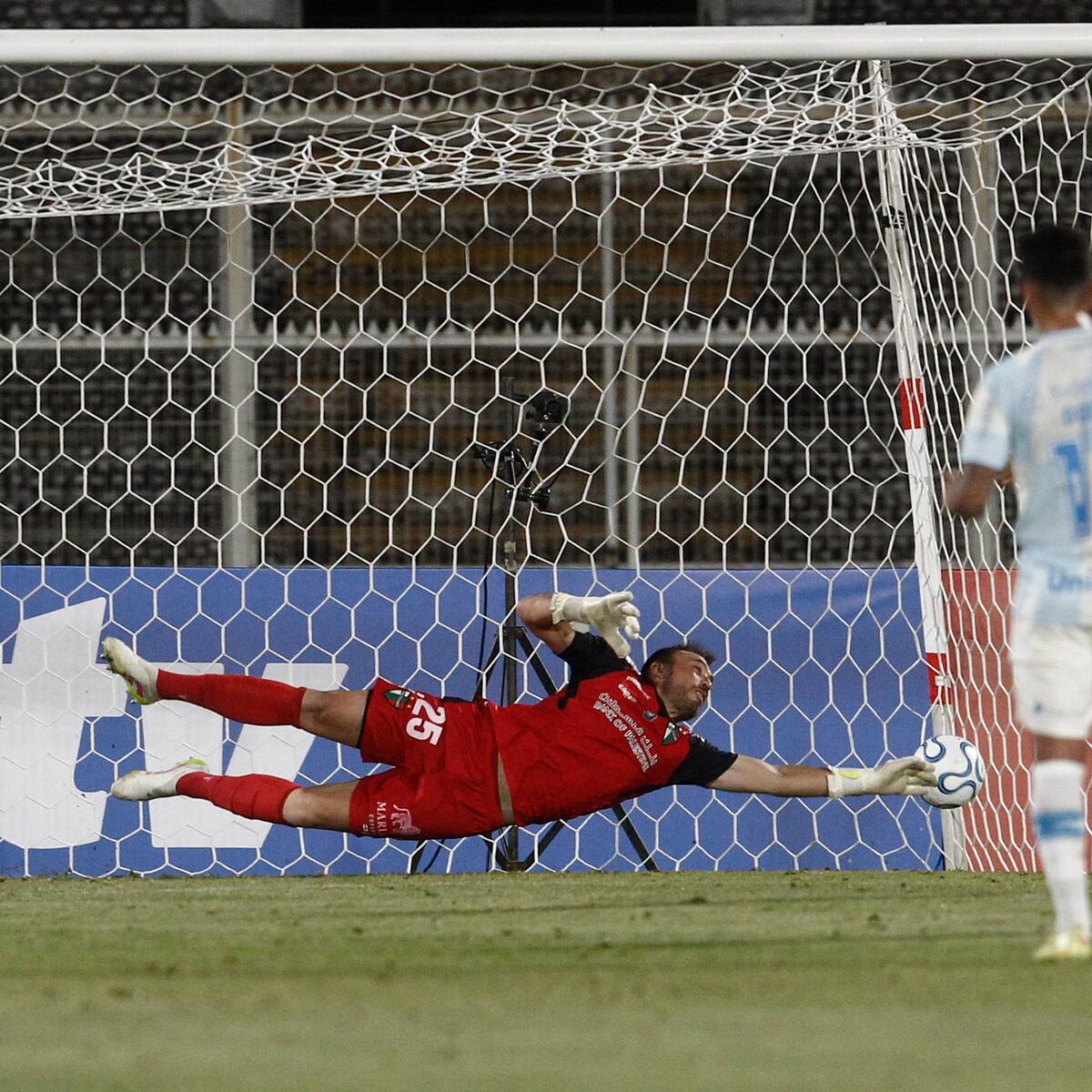 ¡Histórico “Zanahoria” Pérez! Los tres penales seguidos que atajó el arquero de Palestino ante Gremio