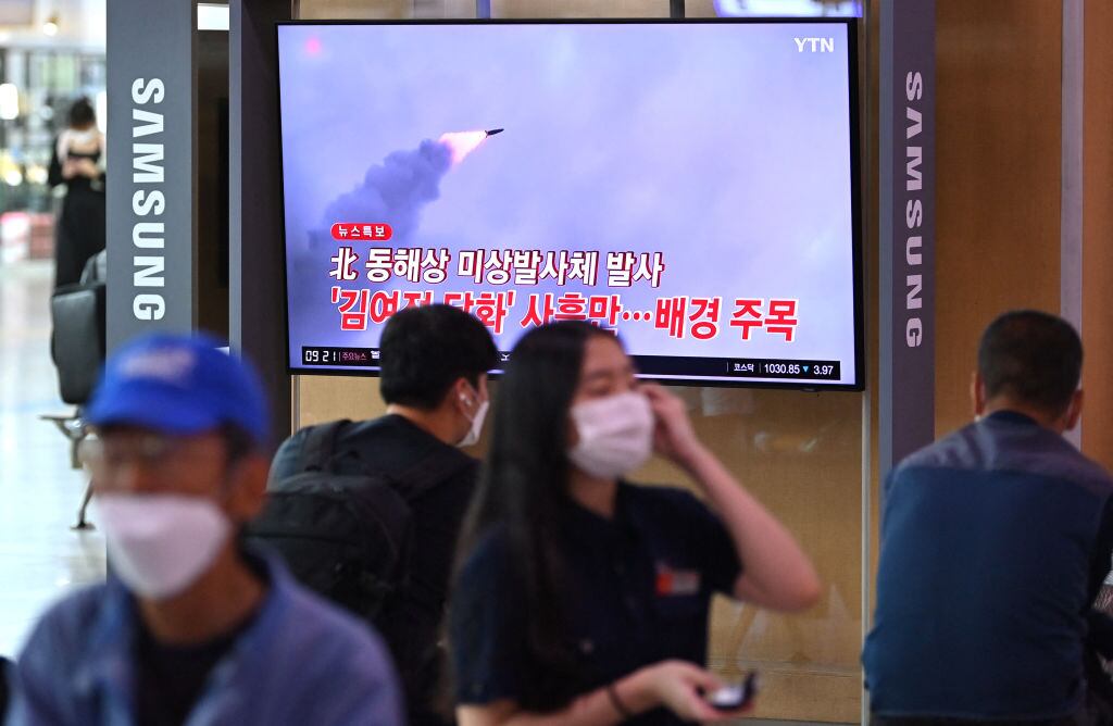 Televisión de Corea del Sur informa de las pruebas de misiles de Corea del Norte