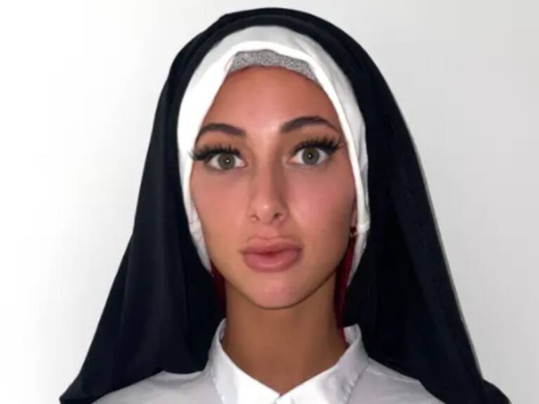 Hija de pastor renunció a la religión y abrió exitoso Onlyfans