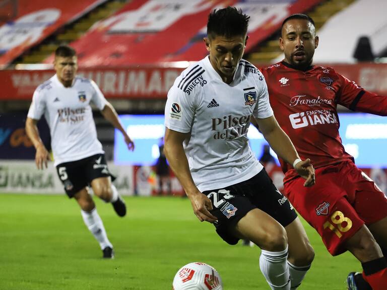 01 DE MAYO DE 2021/CHILLANFelipe Fritz (i) y Bernardo Cerezo (d), durante el partido valido por la fecha 5 del Campeonato Nacional AFP PlanVital 2021, entre Nublense y Colo Colo, disputado en el Estadio Nelson Oyarzun Arenas de Chillan.
FOTO: FELIPE VENEGAS/AGENCIAUNO
