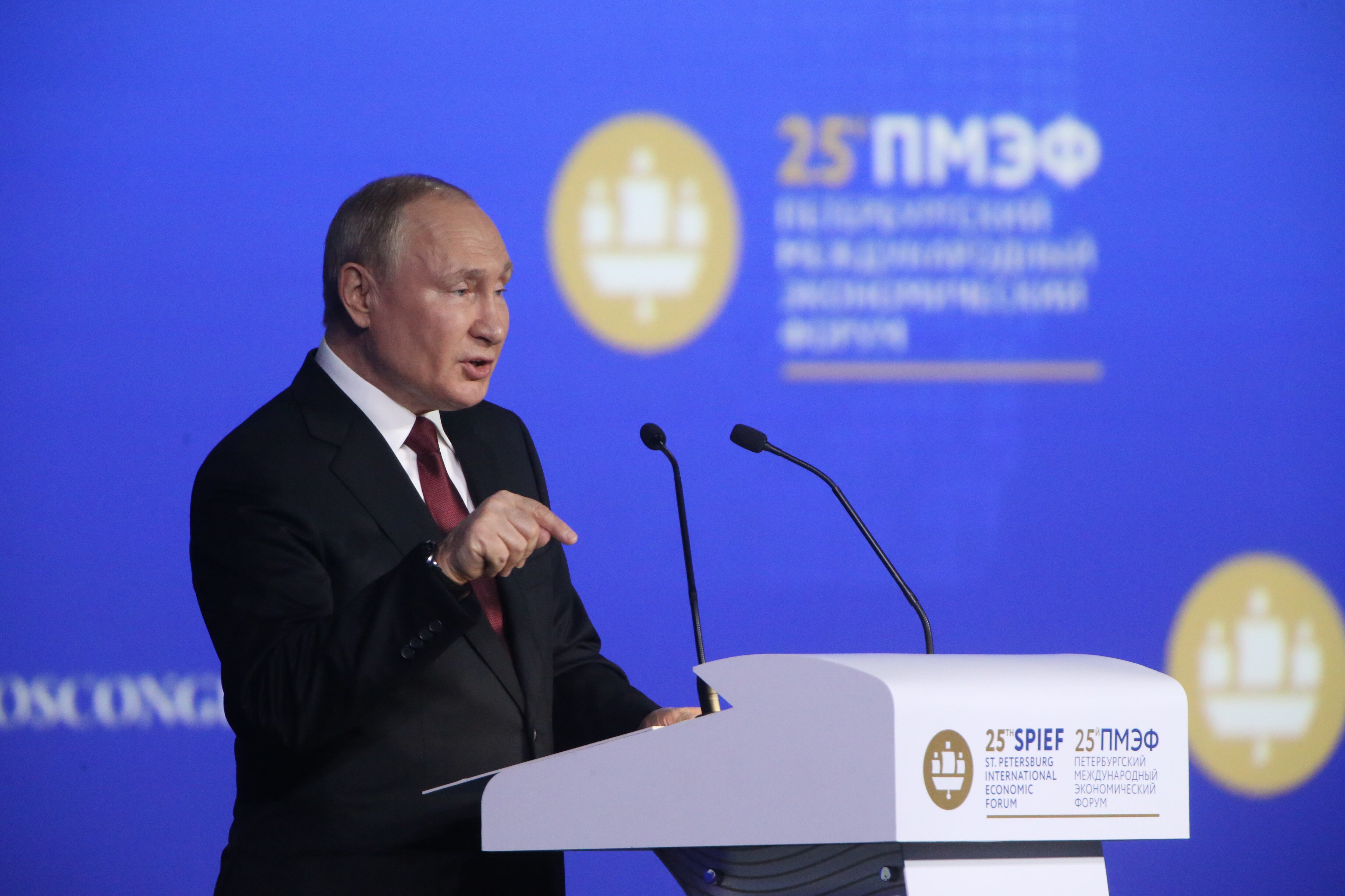 Vladimir Putin declaró el fin de la hegemonía occidental en foro económico de San Petersburgo