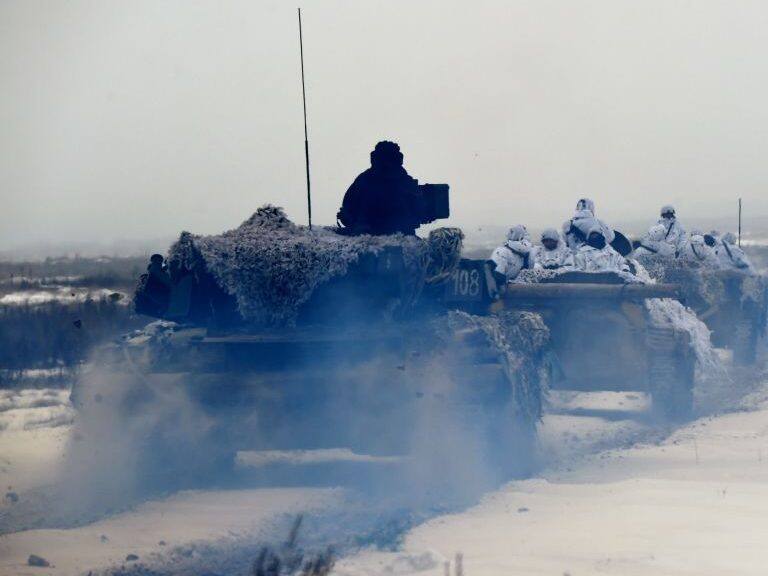 TOPSHOT - Ukrainian servicemen on armored personal carriers (APC) take part in brigade tactical exercises with combat shooting near Goncharivske willage, Chernihiv region, not far from the border with Russia on December 3, 2018. - Tensions between Ukraine and Russia rose on November 25, when Russian forces seized three Ukranian navy vessels and their crew. Ukraine imposed martial law for 30 days in 10 regions that border Russia, the Black Sea and the Azov Sea on November 28. (Photo by Sergei SUPINSKY / AFP) (Photo credit should read SERGEI SUPINSKY/AFP via Getty Images)