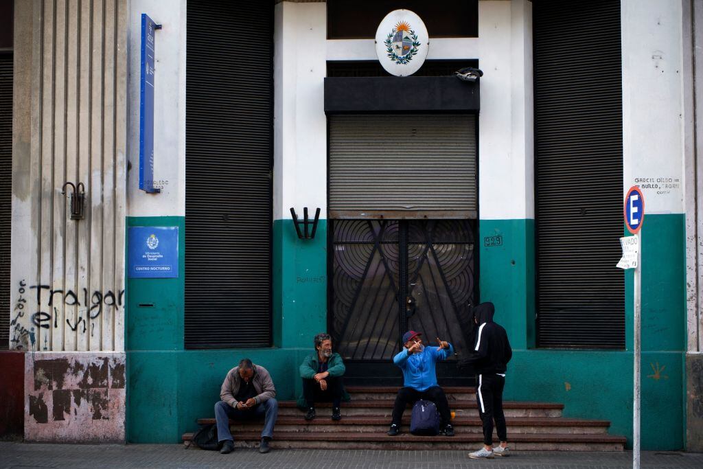 Personas sin hogar esperan la apertura de albergue en Uruguay