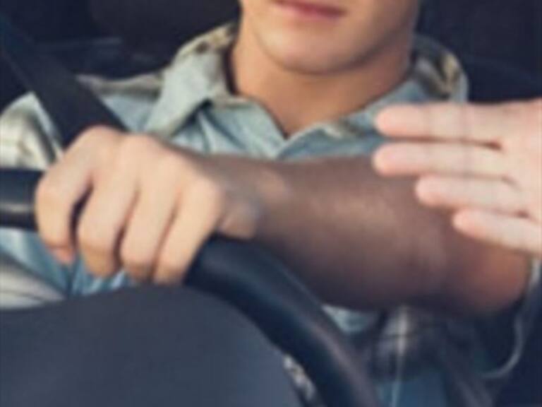 Joven chocó a una patrulla durante su prueba de manejo e hirió a dos carabineros