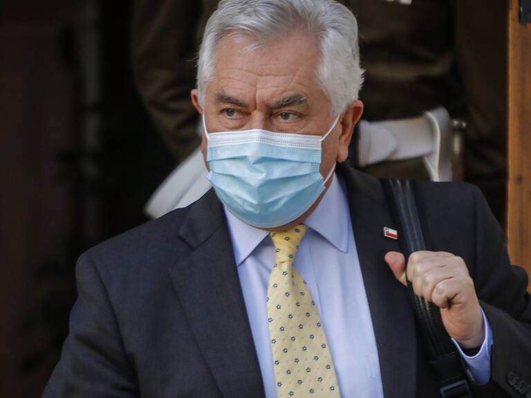 Ministro Paris se disculpó por dichos sobre funcionarios de la salud