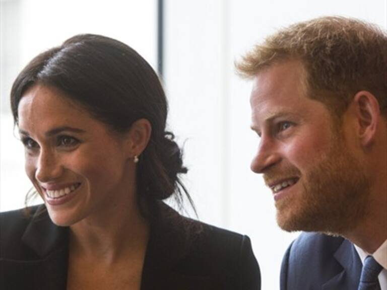Príncipe Harry y Meghan Markle presentaron a su primogénito