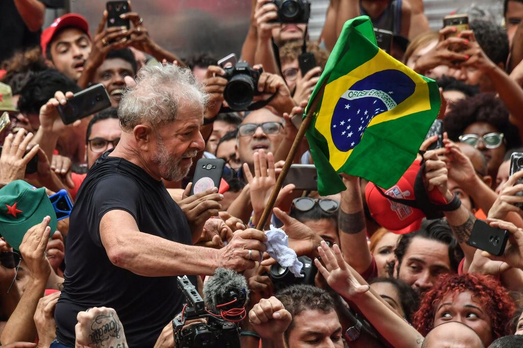 Lula da Silva recibe el cariño de las personas en Brasil tras salir de la cárcel
