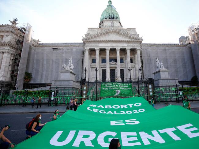 Feministas piden el aborto legal ante el congreso argentino