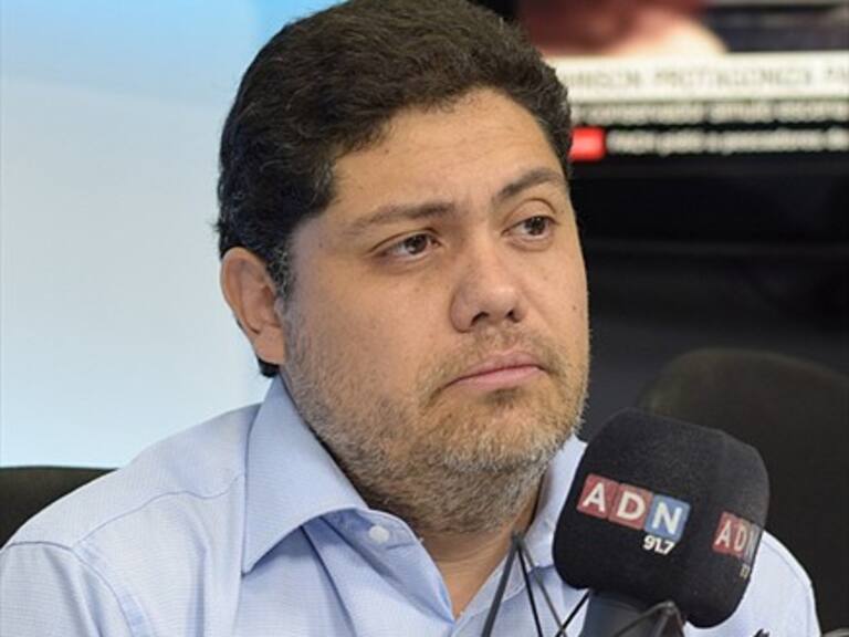 Psiquiatra Alberto Larraín: «El tipo de país que hemos construido está haciendo que nos enfermemos»