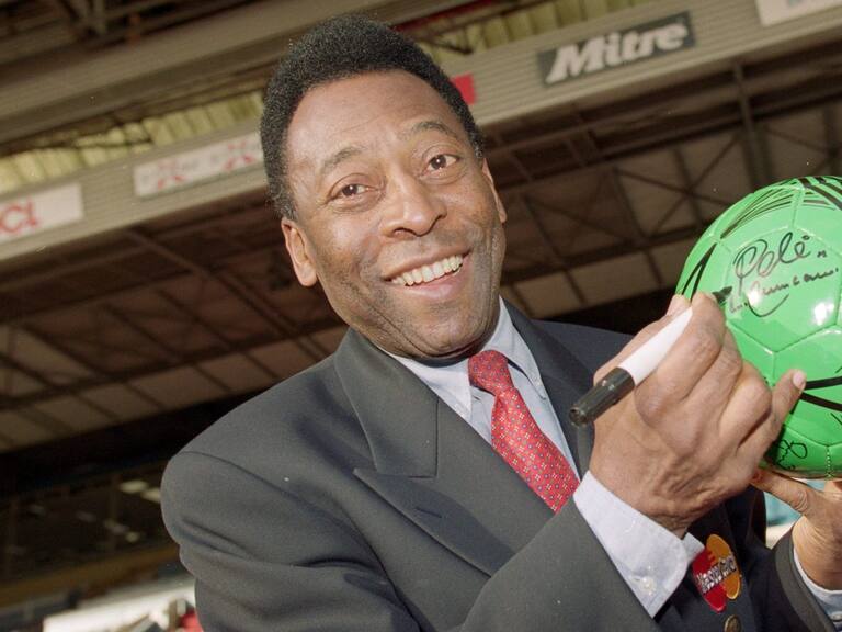 31 Oct 2000: Pele during an AXA photocall at Wembley in London. Mandatory Credit: Clive Mason /Allsport