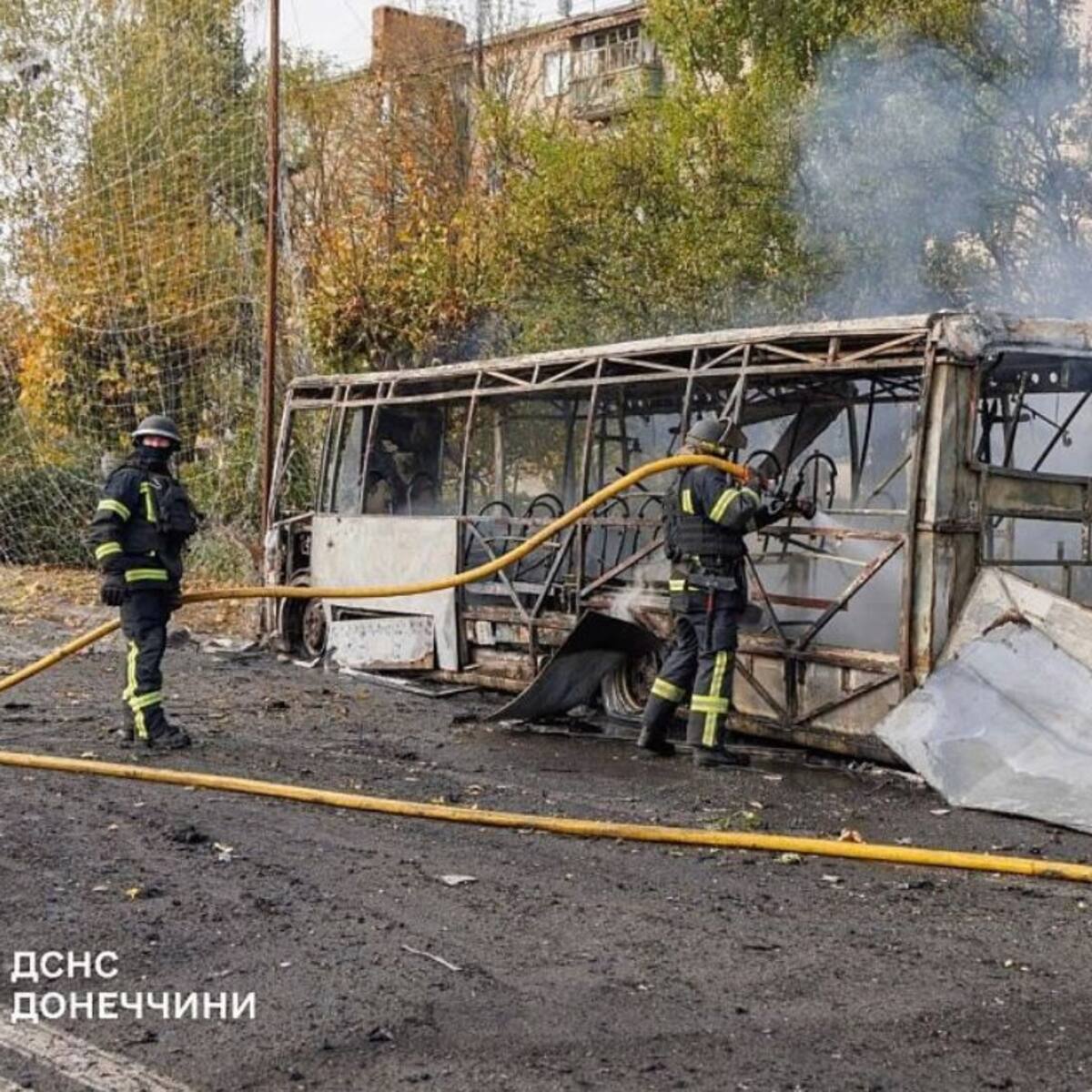 Ataque alcanzó a dos autobuses: al menos 30 muertos tras nueva ofensiva rusa contra Ucrania