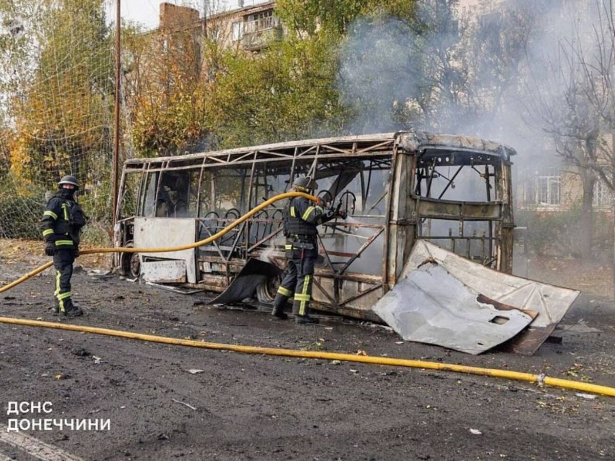 Ataque alcanzó a dos autobuses: al menos 30 muertos tras nueva ofensiva rusa contra Ucrania