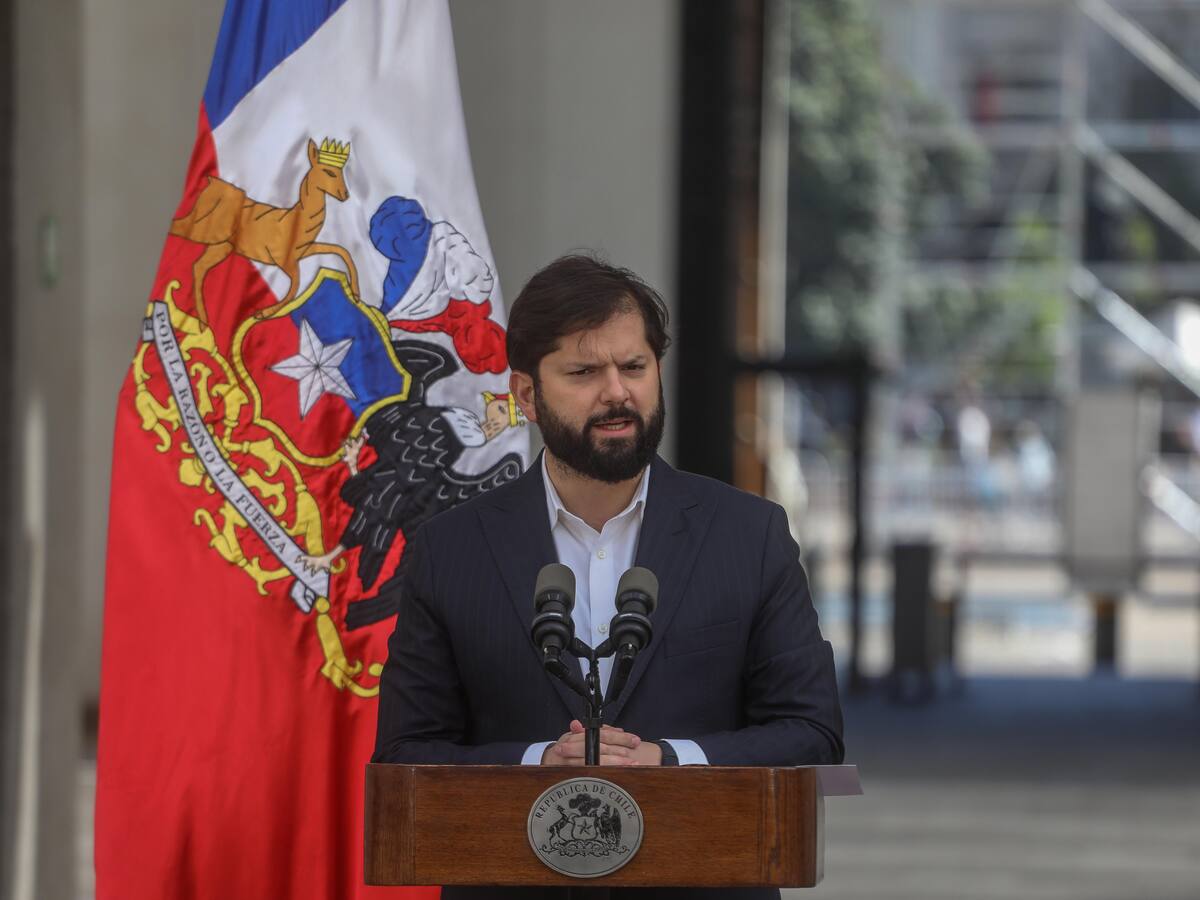 Encuesta Cadem: aprobación de Gabriel Boric baja a 27% tras el caso Monsalve