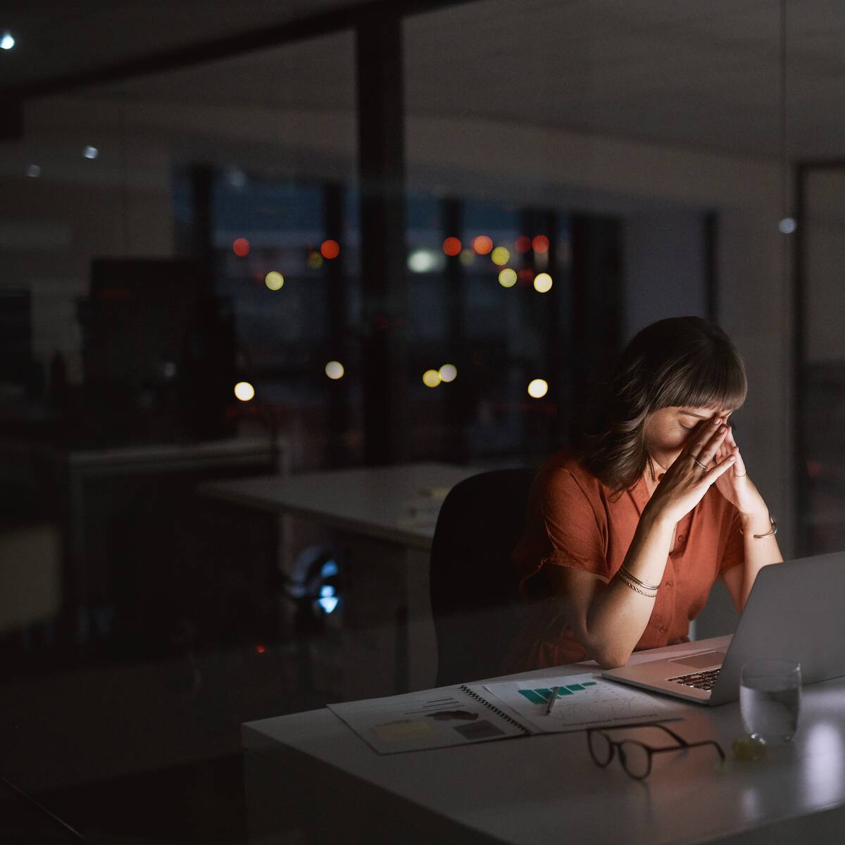 90% no busca ayuda: OMS alerta por crisis silenciosa de salud mental en mujeres mayores de 50 años