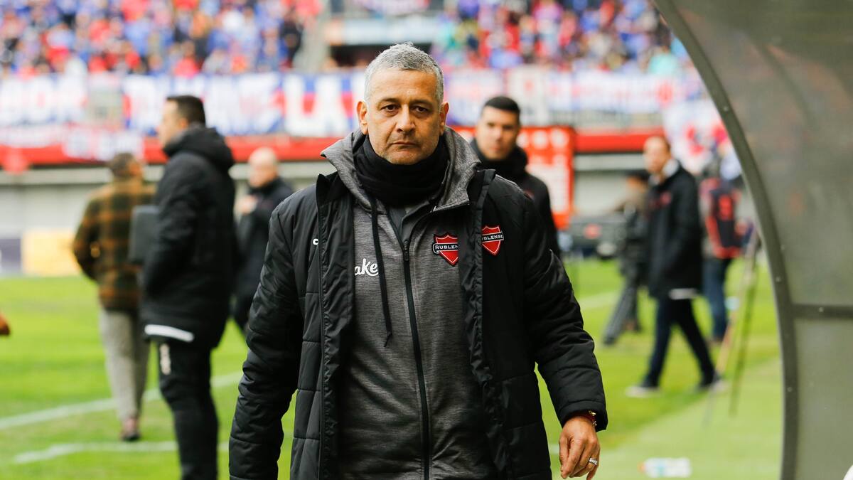 “La cancha nos ayudó...”: Ronald Fuentes reconoce el irregular césped del Nelson Oyarzún como un factor para el empate con la U
