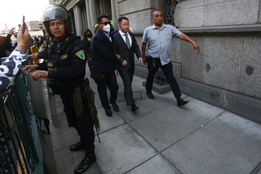 Excongresista Kenji Fujimori llega a los tribunales de Perú