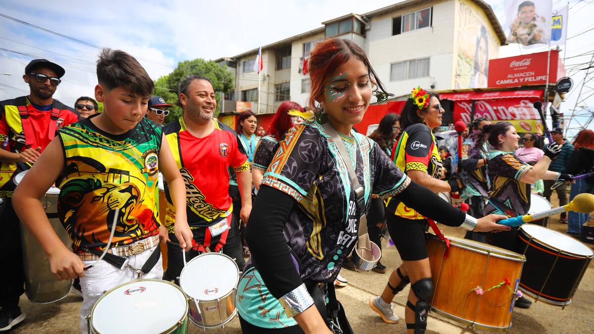 Así se vivió en Valparaíso el “Carnaval de los 1.000 Tambores” (y así quedaron las calles)