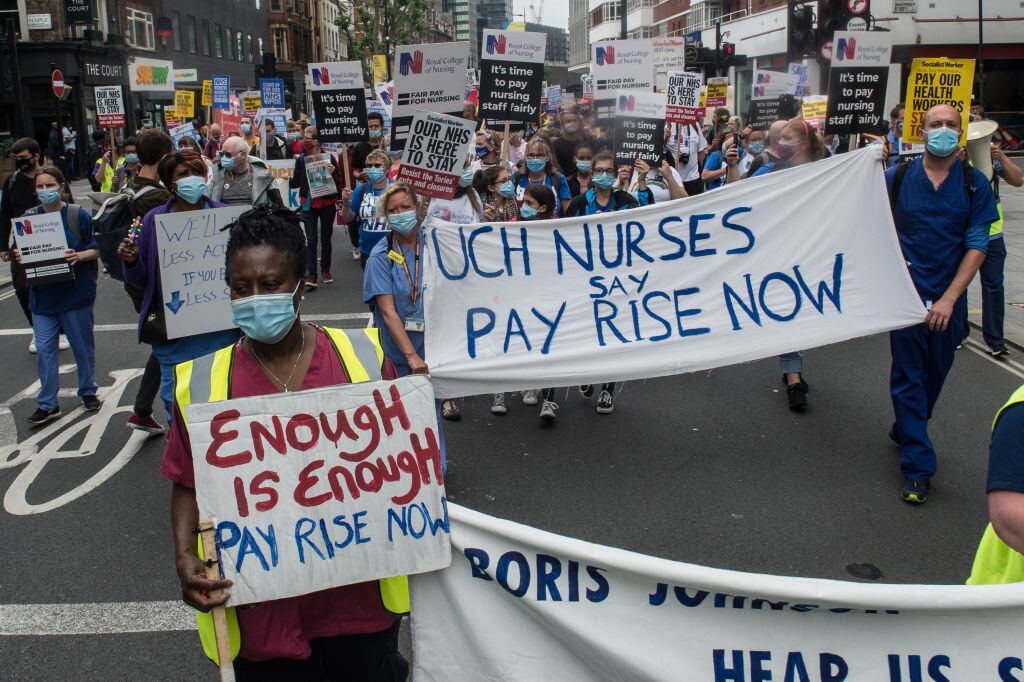 Manifestación de trabajadores de la salud para sus mejoras salariales en Inglaterra