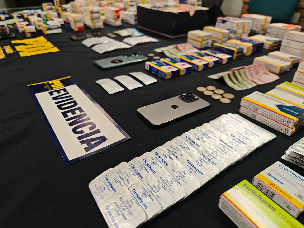 PDI incauta 9 mil dosis de medicamentos y detiene a cinco personas