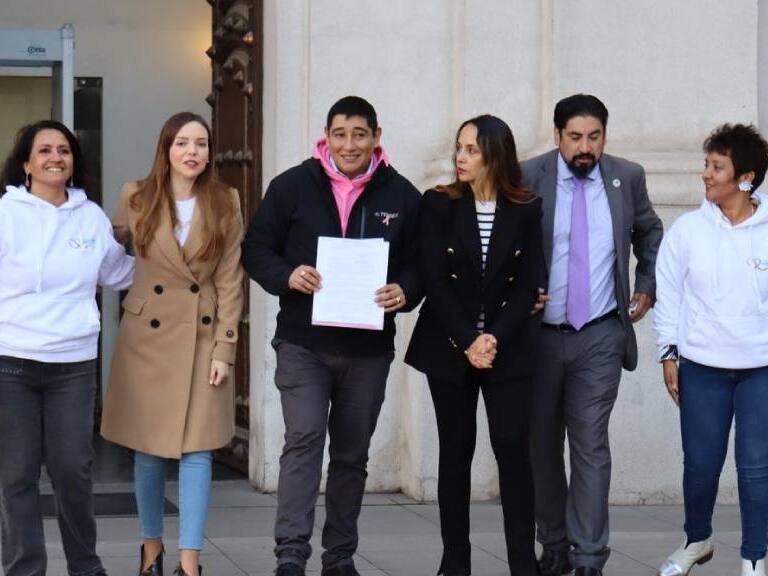 “La Voz de los Pacientes” entrega carta al Presidente Boric para solicitar entrada en vigencia de la Ley Nacional del Cáncer