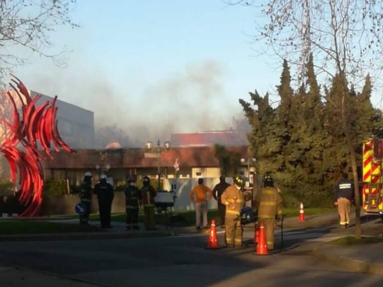 Incendio en la Universidad de Talca obliga su total evacuación por presencia de material tóxico