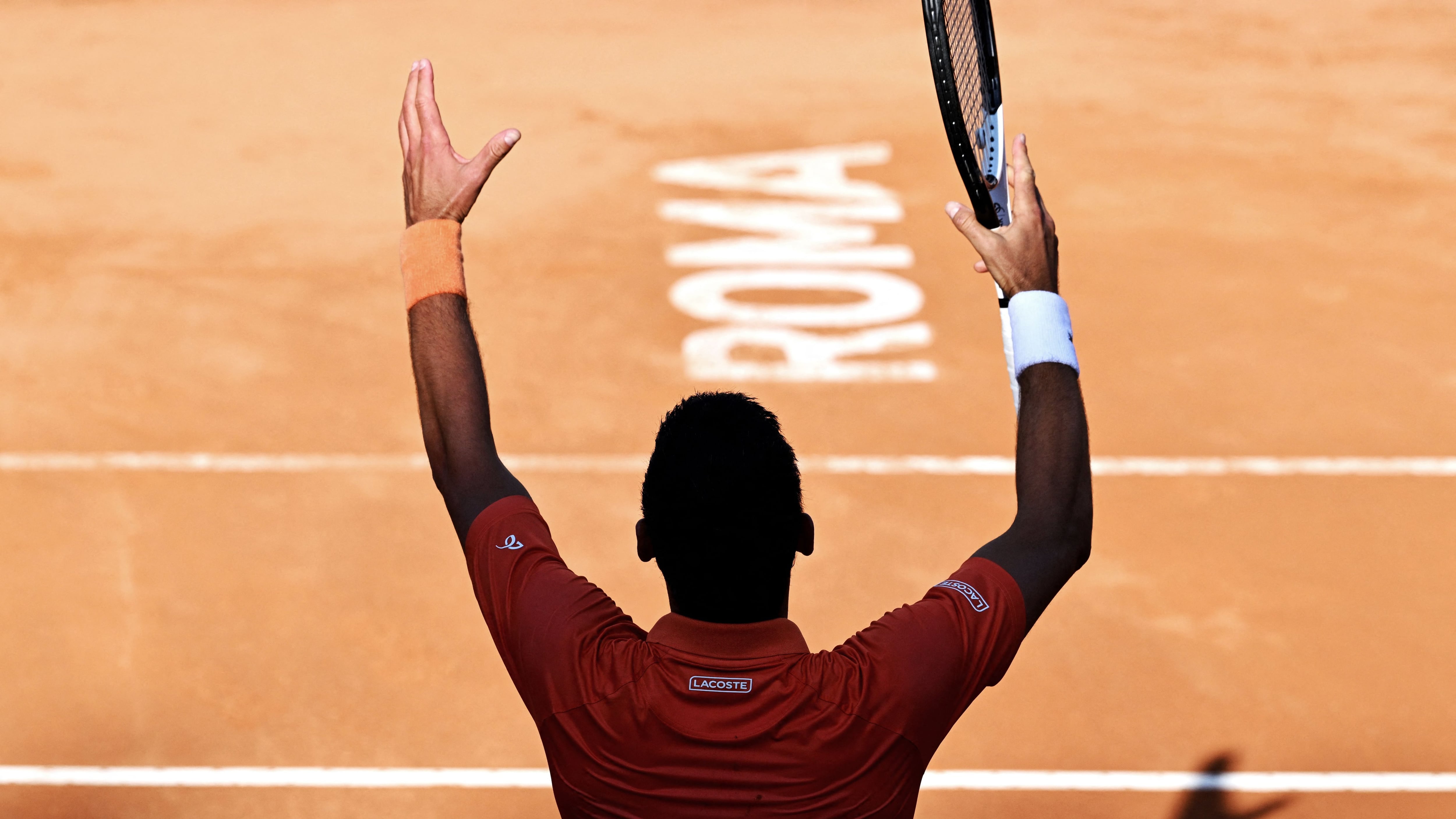 Novak Djokovic celebra en Roma su primer título de la temporada