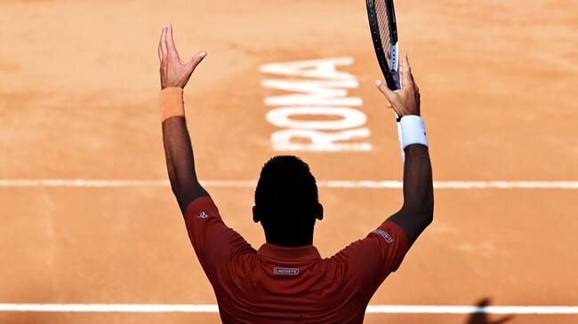 Novak Djokovic celebra en Roma su primer título de la temporada
