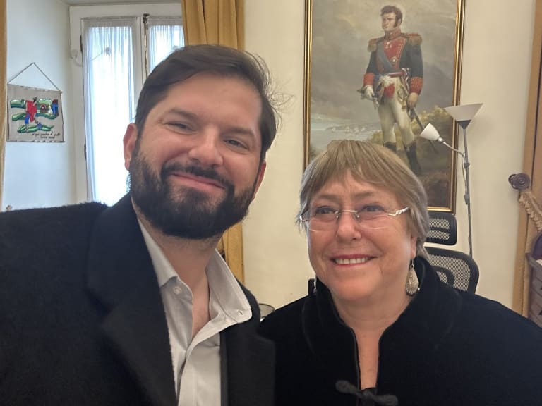 Michelle Bachelet tras reunión con Presidente Boric: «Está tóxico el ambiente político»