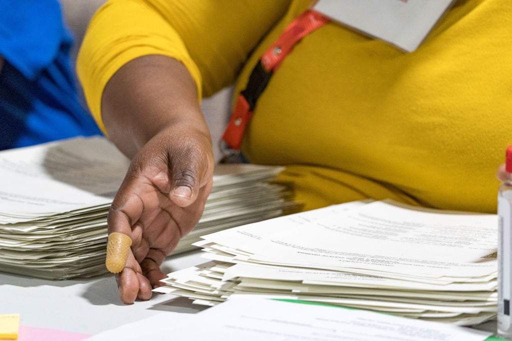 El recuento de votos en los centros electorales del estado de Georgia
