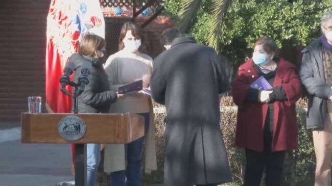 El Presidente firmando propuestas de nueva Constitución. / Captura de pantalla Mediabanco.