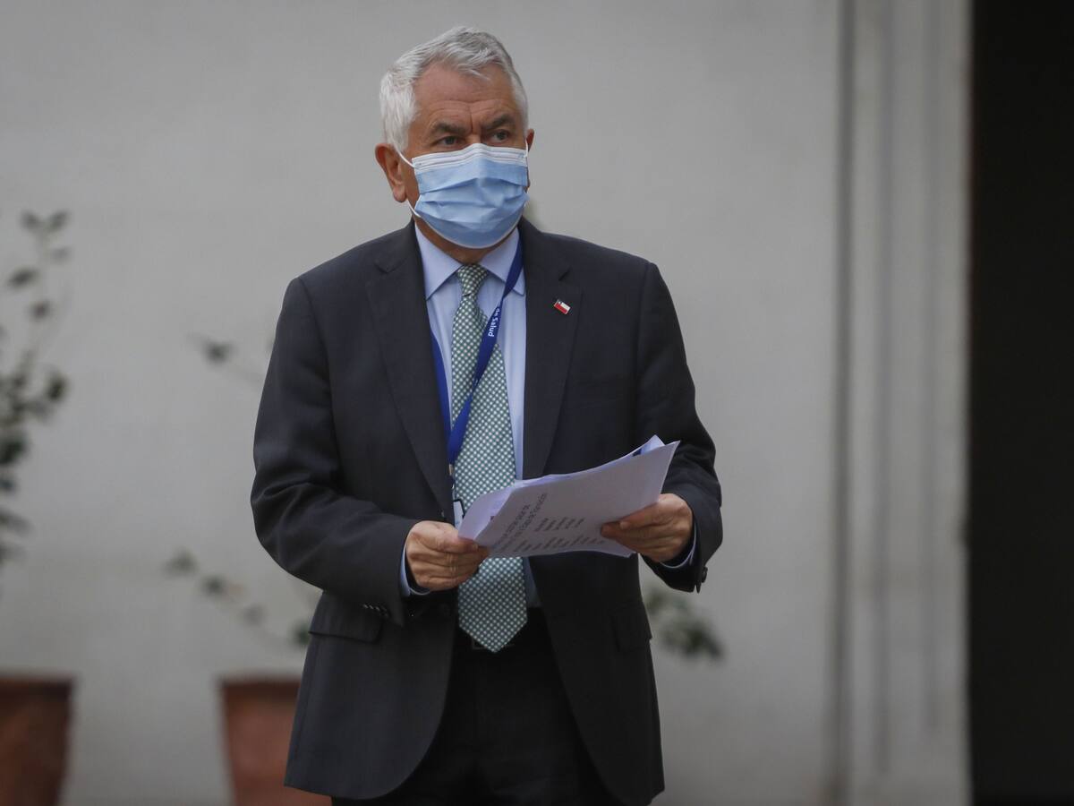 Ministro Paris: «Sería ideal que pudiéramos sacar a muchas comunas de la cuarentena»