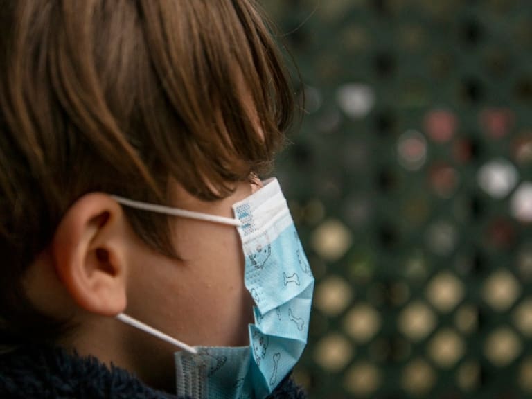 Vuelve la mascarilla: Minsal anuncia uso obligatorio en establecimientos escolares