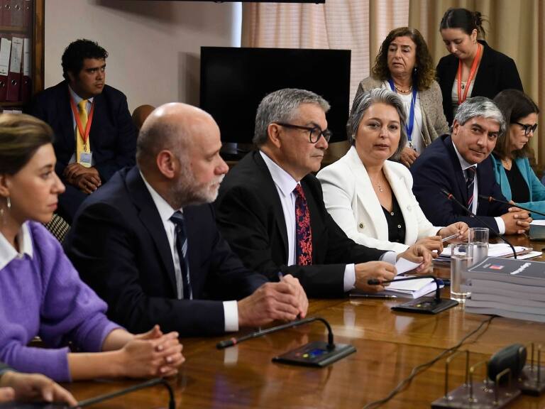 Sueldo mínimo avanza pero oposición exige al Gobierno llegar a acuerdo con las pymes