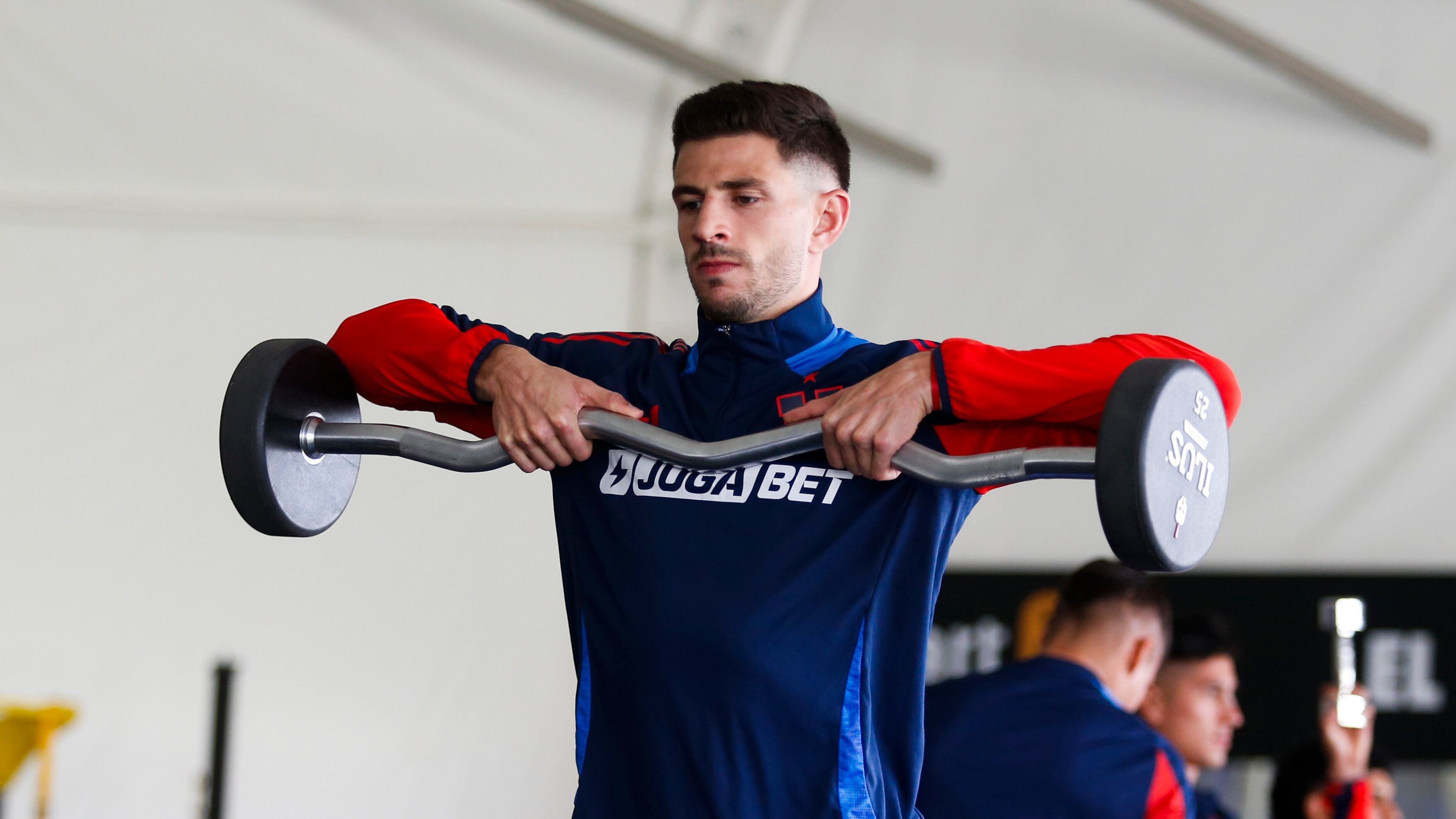 Lucas Di Yorio se sube al avión de la U camino a Venezuela por Copa Libertadores | X: Universidad de Chile