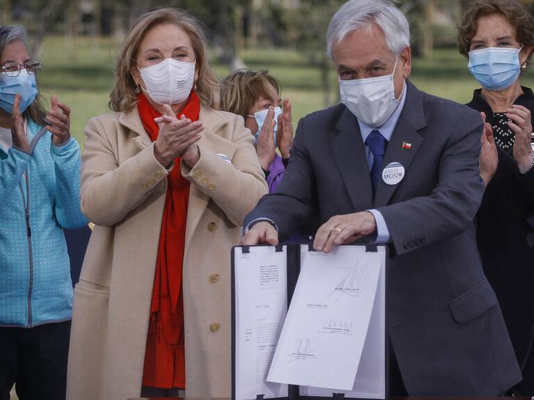 Piñera presentó proyecto para adulto mayor