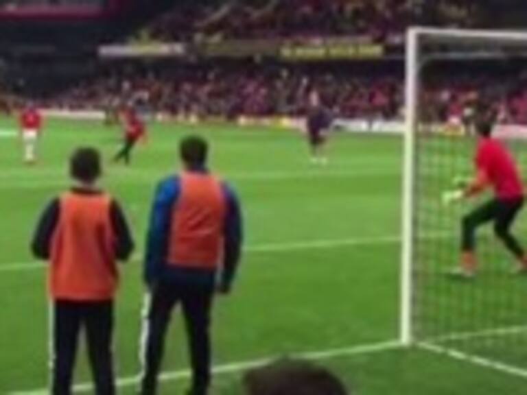 El mágico remate de Alexis previo al partido contra el Watford