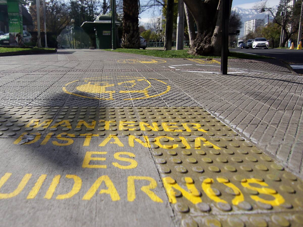 Investigación confirmó que contagios en comunas que fueron desconfinadas en la RM se aceleraron